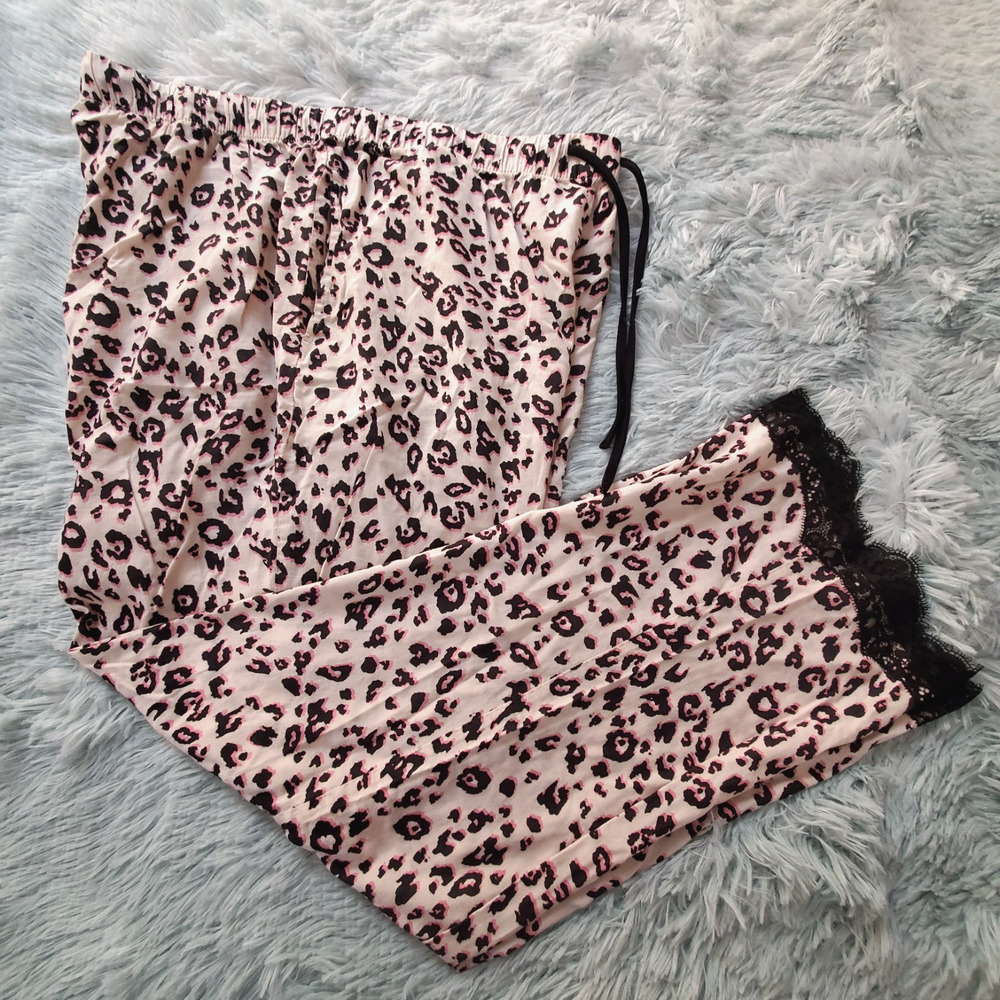 Victorias Secret 100% Cotton Pajama Pants Medium Short M Pink Leopard Pockets